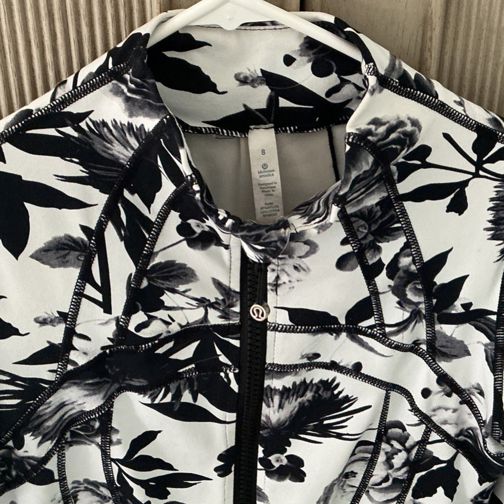 lululemon athletica Black & White Floral Zip define jacket - Picture 4 of 5